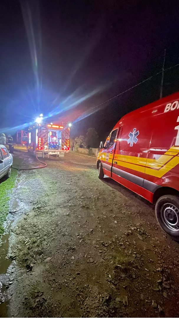 Bombeiros controlam princípio de incêndio em residência